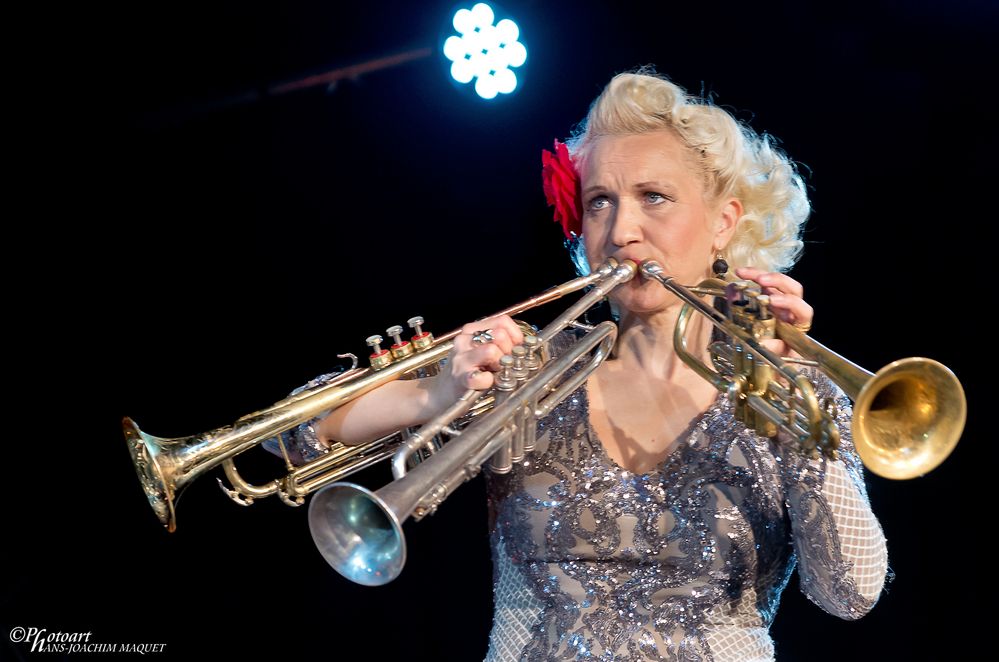 Dating the great Gunhild Carling