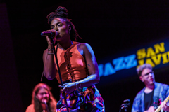 Patax “Play The Beatles”