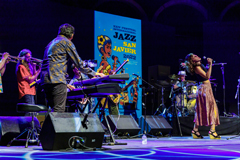 Patax “Play The Beatles”